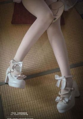 办公室撞击着旗袍美妇的肉体视频