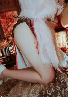 图书馆的她