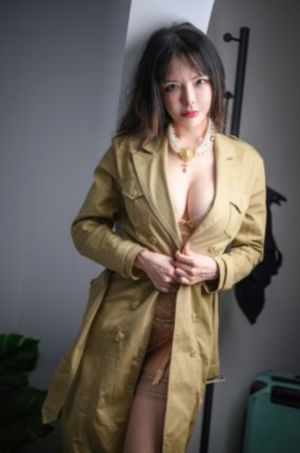 向日葵绽放的夜晚樱花
